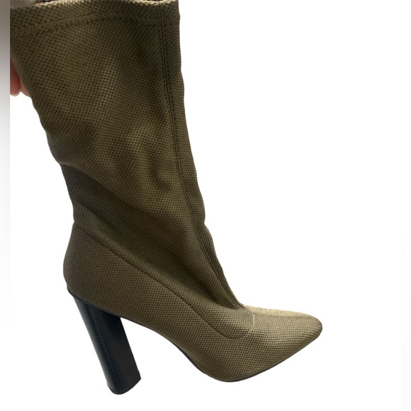 Qupid Fabric Floral Embroidered Chunky Heels - Picture 2 of 3